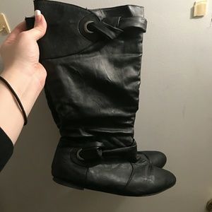 Women's flat boots